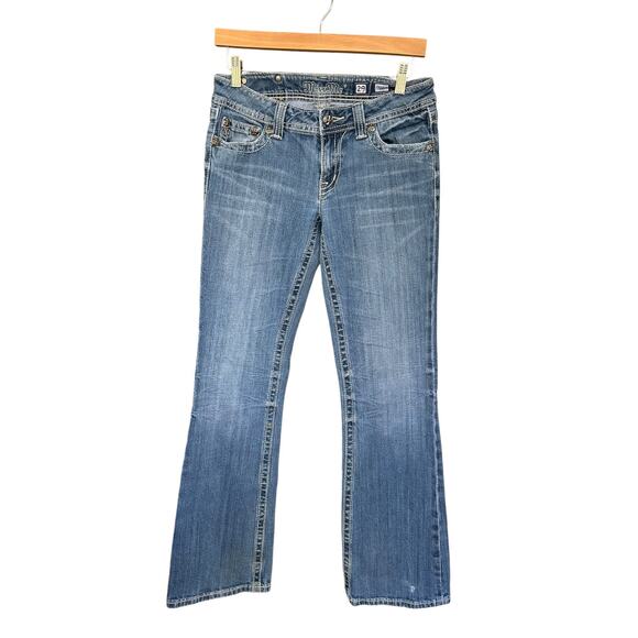 Miss Me Jeans Women's Capri Cross Lace Embroidered Medium Wash Size 29" - Picture 1 of 6